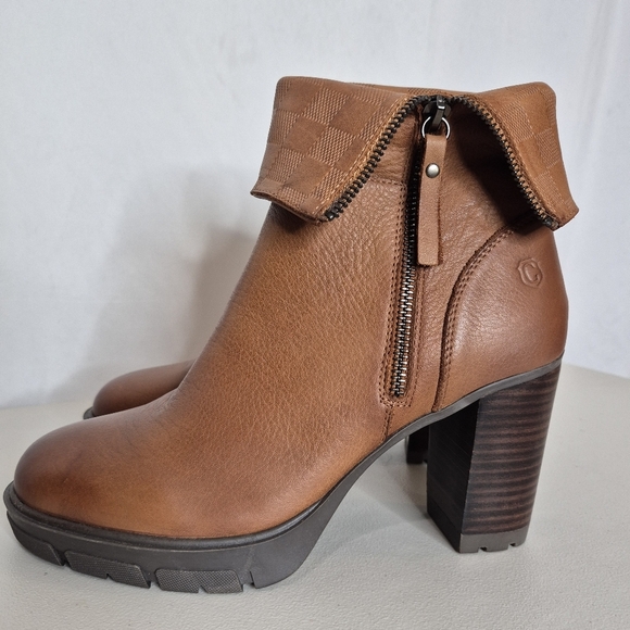 Carmela Collection by Xti Leather Fold-Over Block Heel Boots - Size 9 - Picture 5 of 15